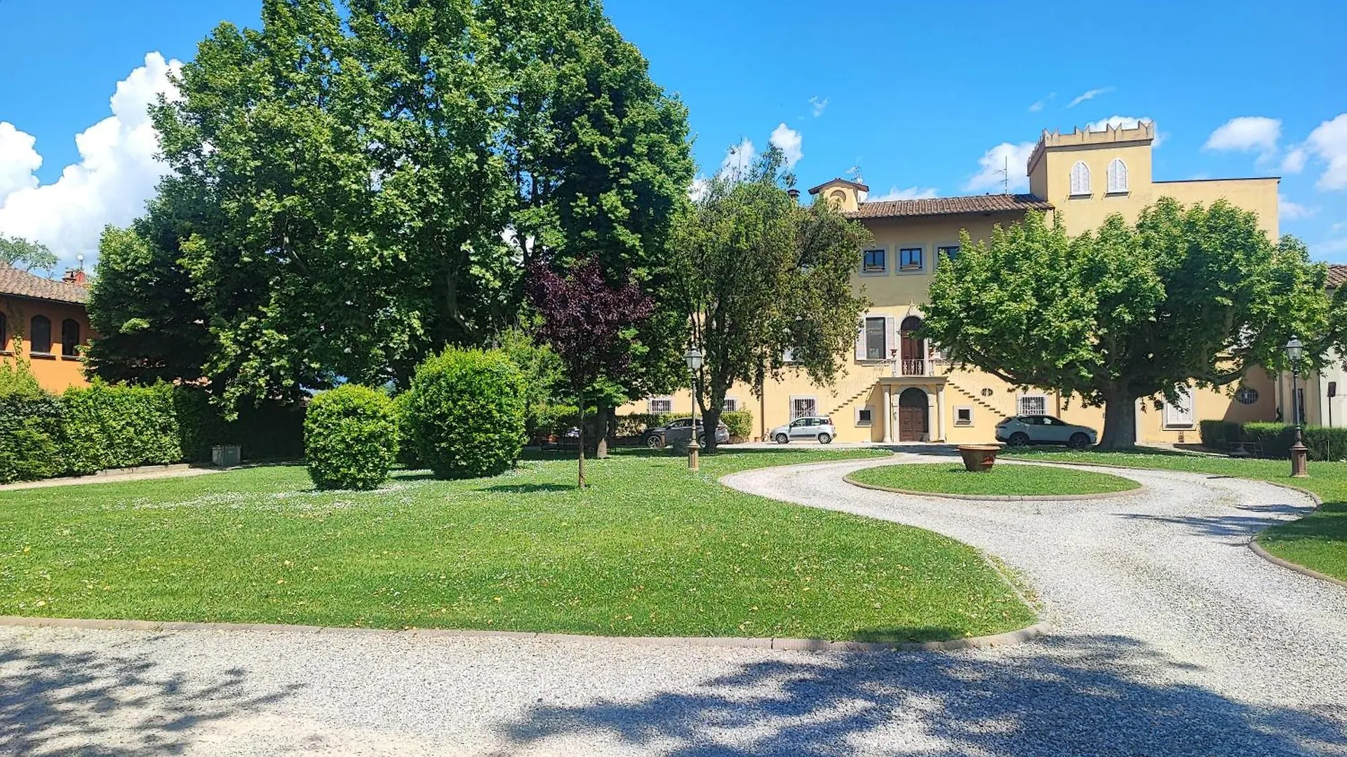 Appartamento In Villa Aulla contacts